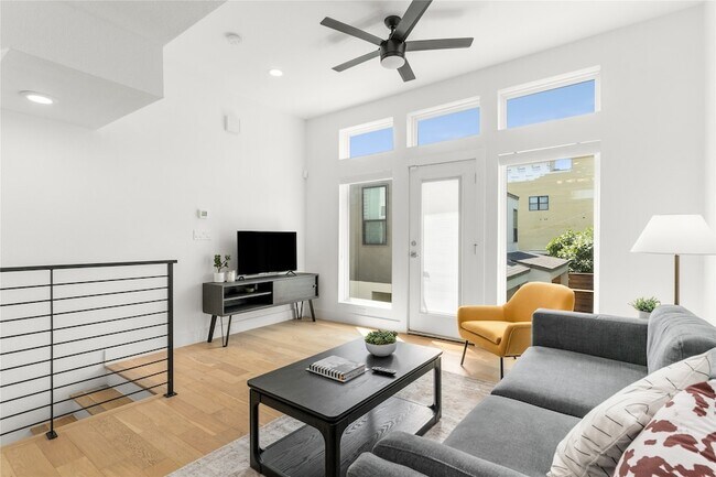 Foto del edificio - 4223 Delano Pl