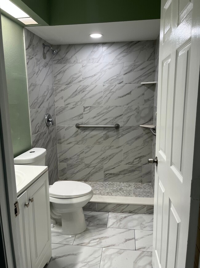 Building Photo - 101 Lake Hunter Dr