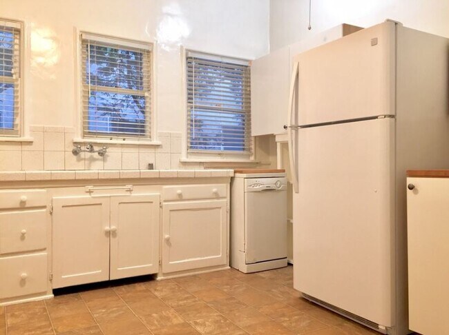 KITCHEN/NEW APPLIANCES - 329 N Orange Grove Ave