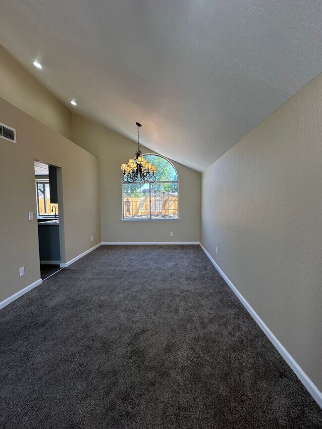 Foto del edificio - Newly Renovated 3bed 2.5 bath in Vacaville!