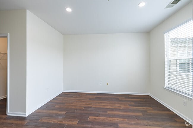 2BR, 2BA - 1,139SF - The Mosswood - Bedroom - The Highlands at Morris Plains