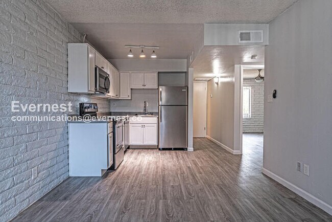 Foto del edificio - 1014 S Farmer Ave