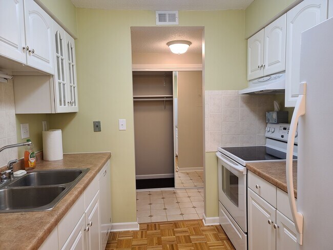 Foto del edificio - 450 Ford Rd