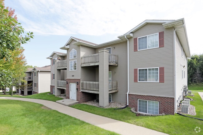 Building Photo - Cypress Pointe