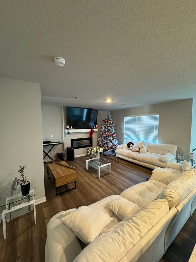 Foto del edificio - 1603 NE Crossing Oaks Ln