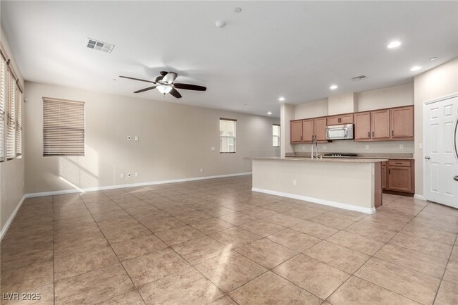 Building Photo - 945 Spiracle Ave