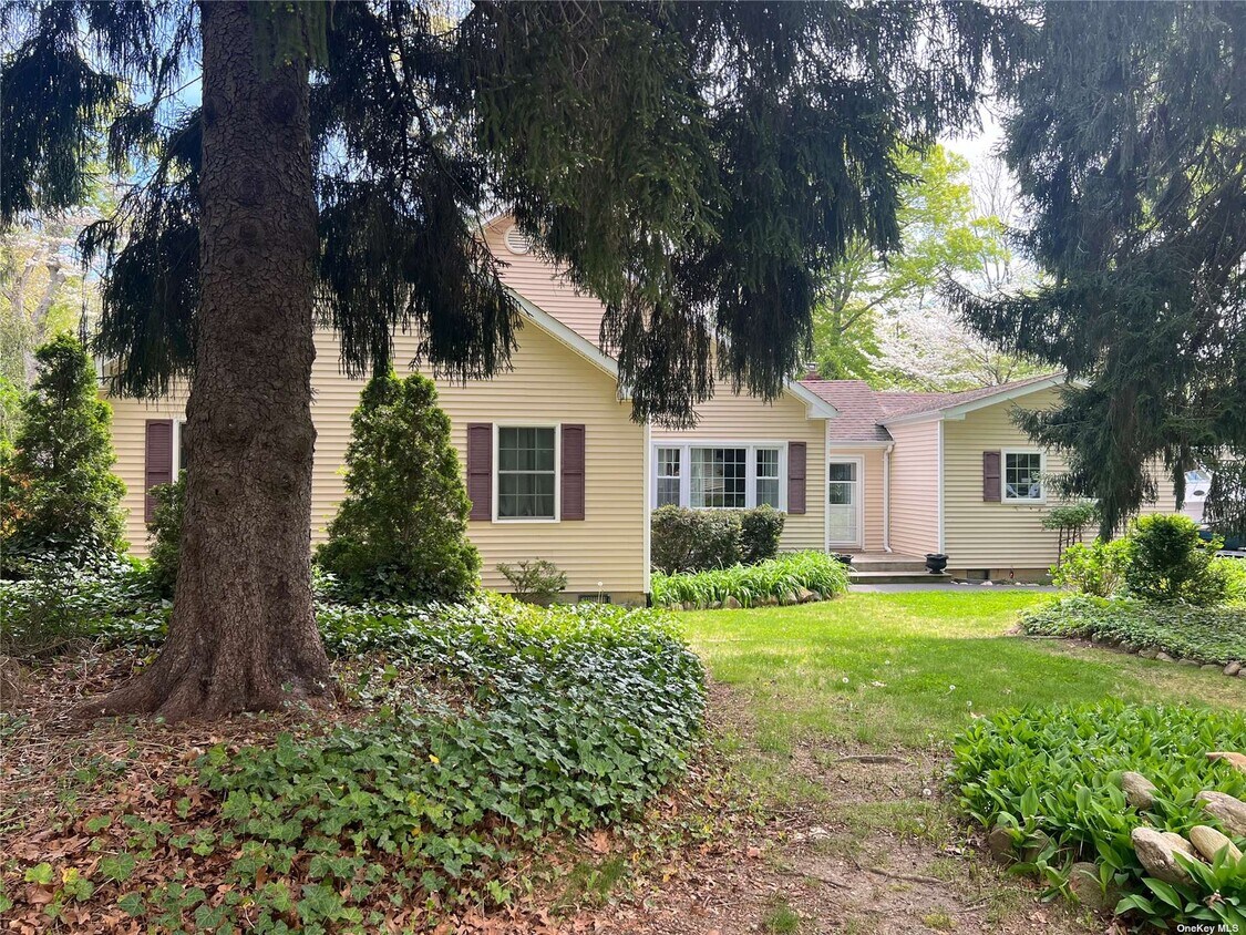 Primary Photo - 11 Bayport Rd