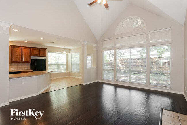 Foto del edificio - 6812 Briarwood Dr