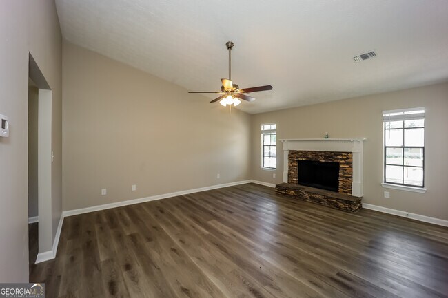 Building Photo - 252 Windemere Way