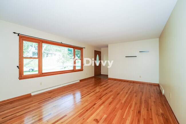Building Photo - 8591 Glennridge Avenue Northwest
