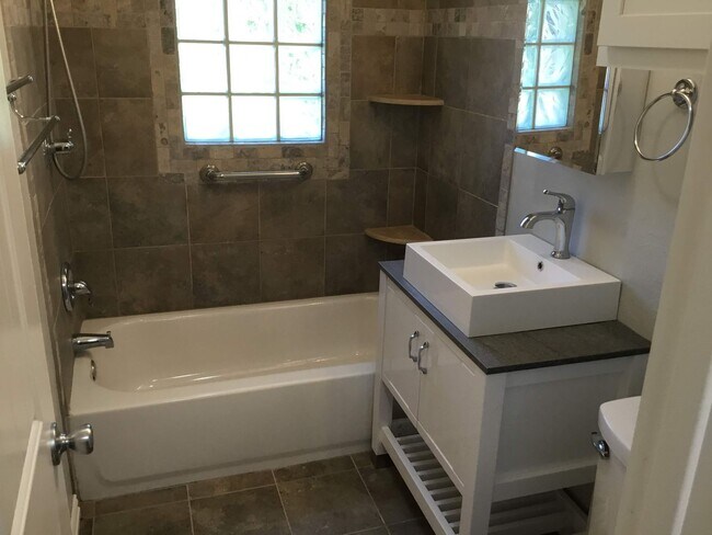 Building Photo - Completely remodeled 1 bedroom, 1 bath duplex!