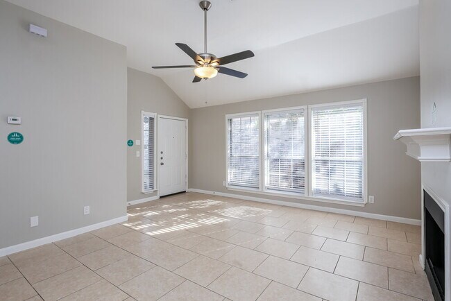 Foto del edificio - 850 Astaire Ave