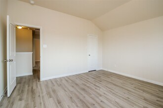 Building Photo - 4235 Silver Ranch Rd