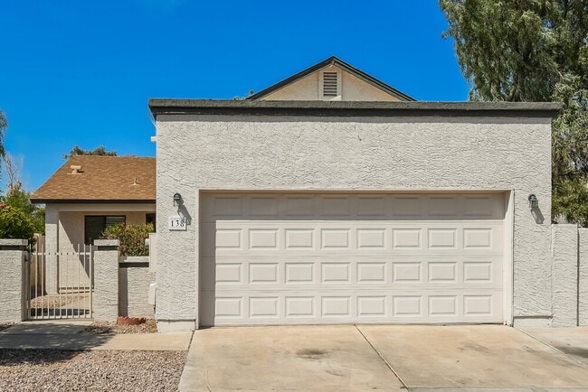 Building Photo - 921 S Val Vista Dr