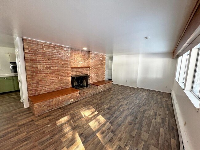 Building Photo - 201 Sinclair St