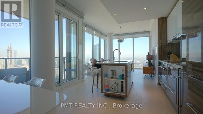 Building Photo - 488 University Ave