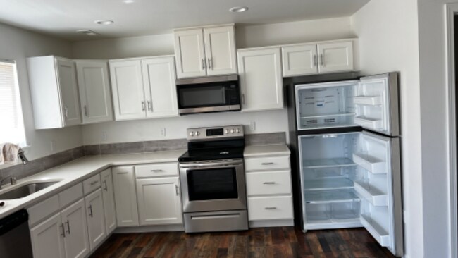 Building Photo - 2721 W Marina Dr