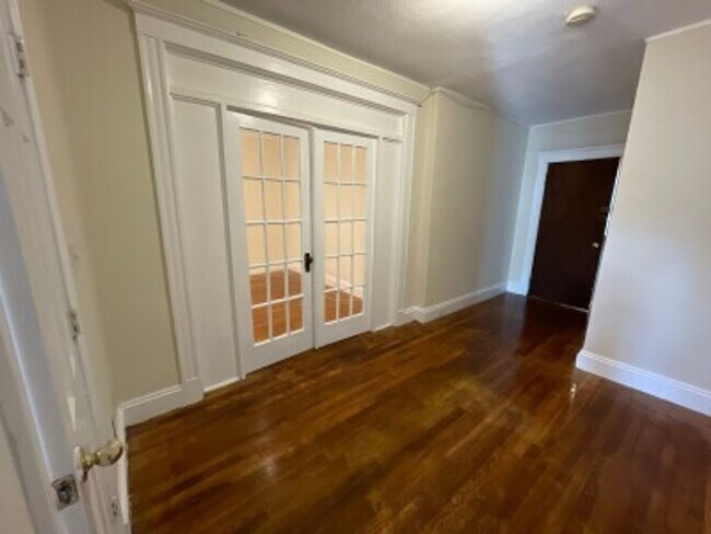 Foto del edificio - Allston 1 Bed 1 Bath - NO BROKER  FEE 9/1