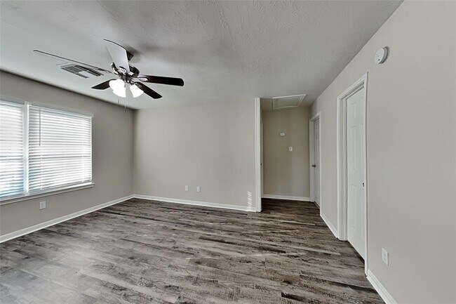 Building Photo - 20403 Timber Trail Way