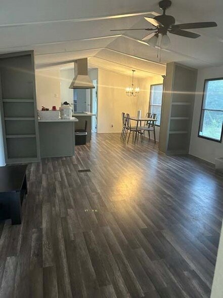 Foto principal - 884 Co Rd 3340