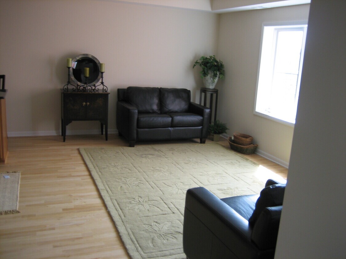 Primary Photo - 2932 S Wentworth Ave