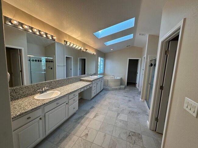 Building Photo - 3031 Sky Country Dr