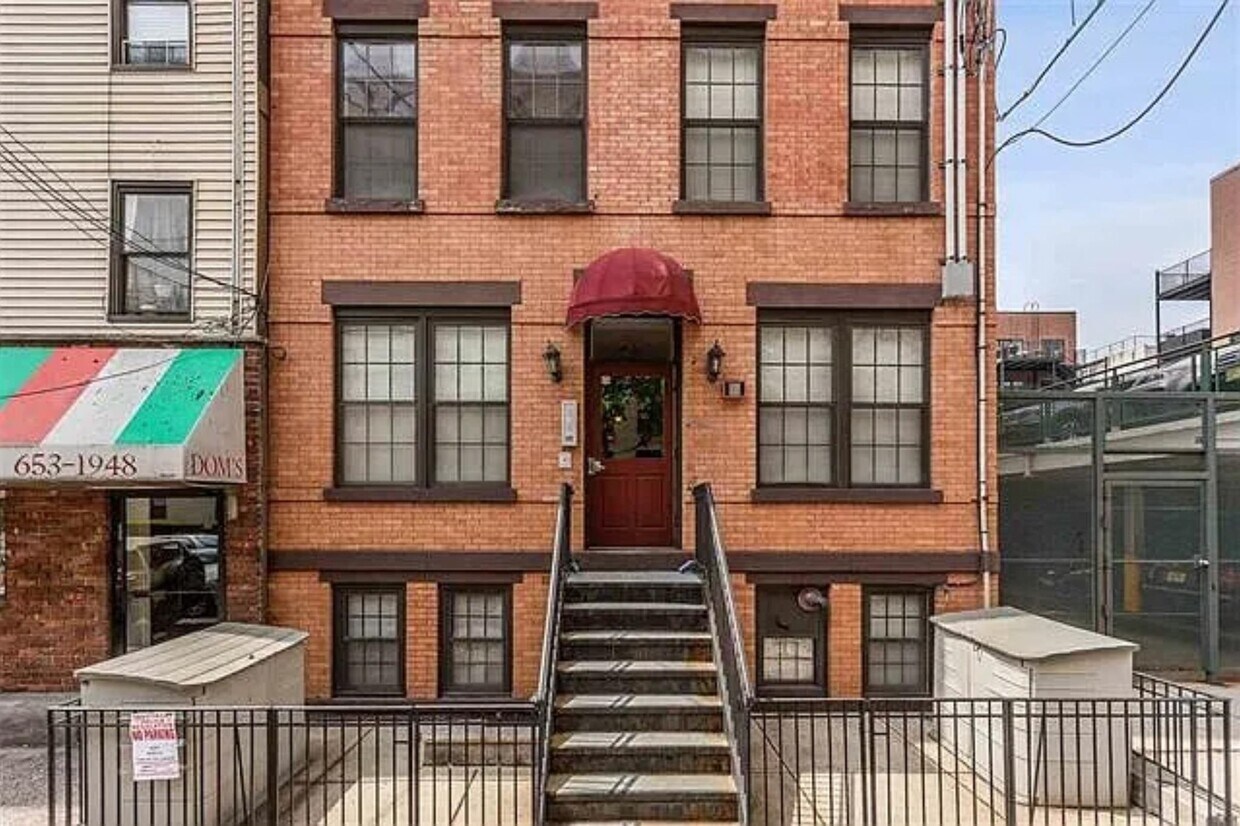 Foto principal - 508 Grand St