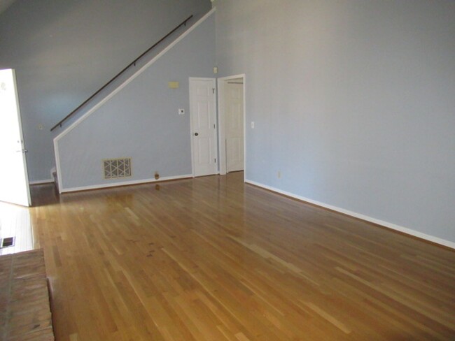 Building Photo - 103 Mill Stream Ct