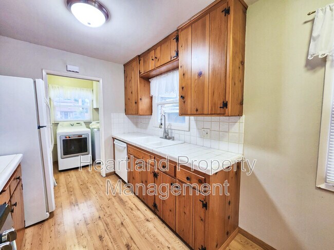 Building Photo - 5421 Barclay Ave