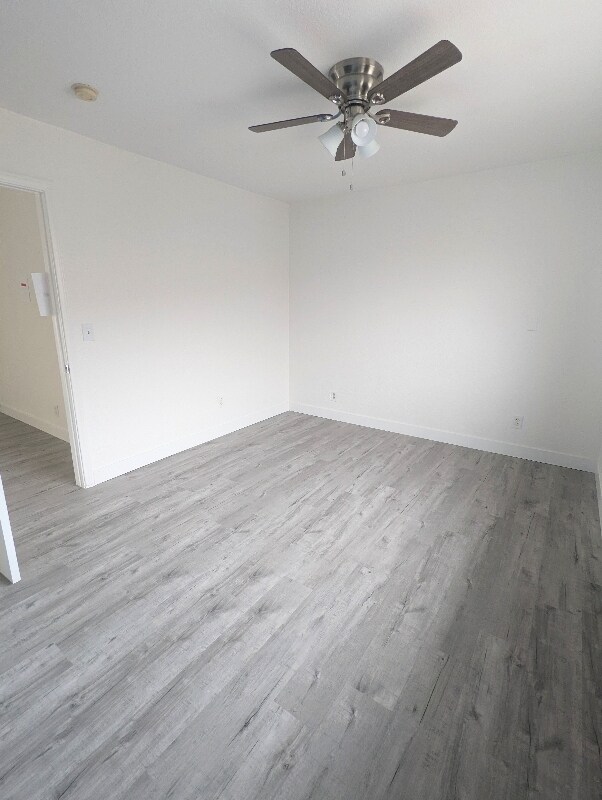 Building Photo - 927 Freeman Ave