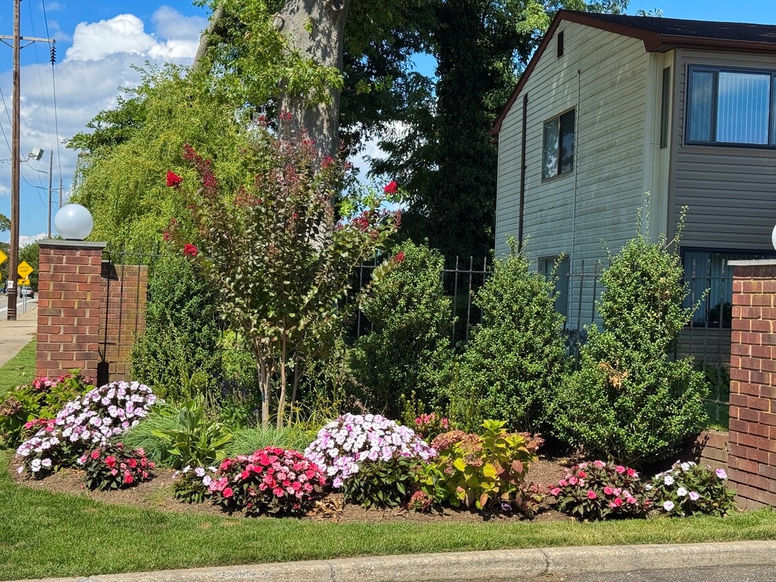 Main Entrance - Krystie Manor (55+ Community)