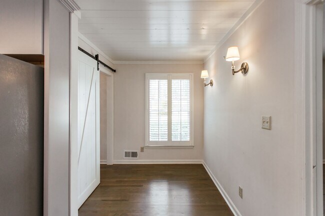 Building Photo - Charming Five Points Home Available Now!