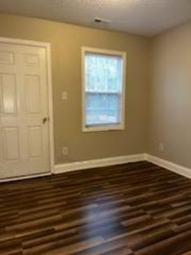 Foto del edificio - 3 BR Close to Bosch, Downtown, Shopping!