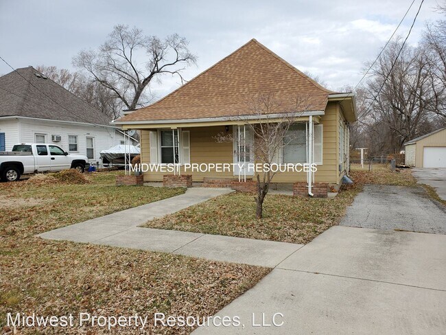 Building Photo - 3 br, 1 bath House - 406 W Walnut Street
