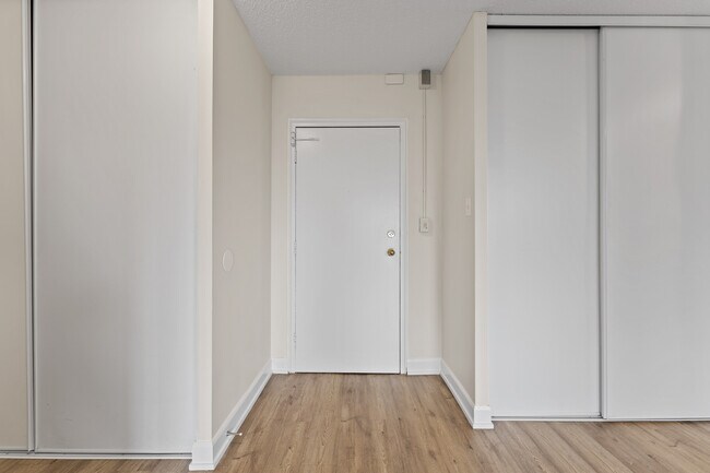 Photo du bâtiment - The Cedarview Apartments