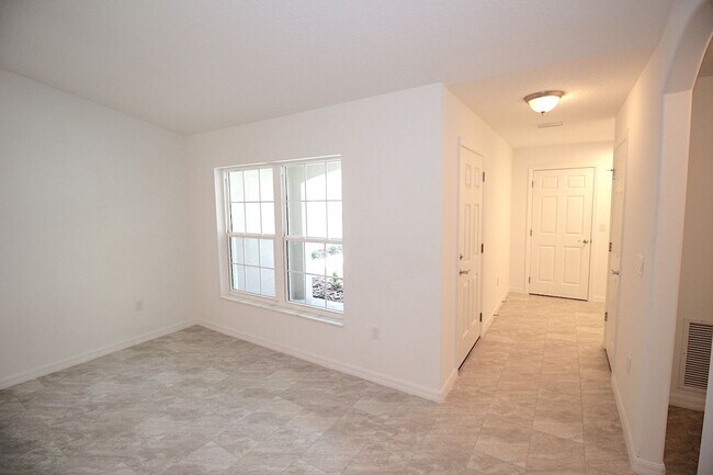 Foto del edificio - Spacious 4 Bed 2 Bath 2 Car Townhome Built in 2022 in Palm Coast!