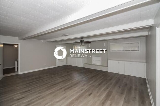 Building Photo - 4 Bedroom Pet-Friendly Home in Memphis, TN with Main Street Renewal