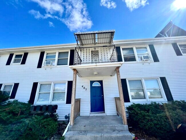 Building Photo - 405 S Railroad St