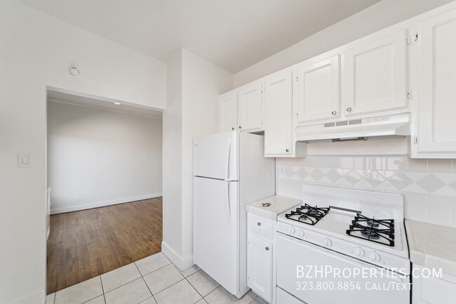 Building Photo - 1267 Vin Scully Ave