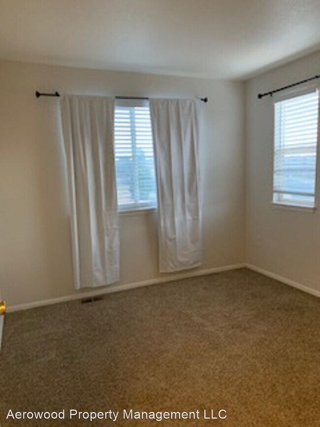 Building Photo - 5 br, 3.5 bath House - 21735 E Kent Drive