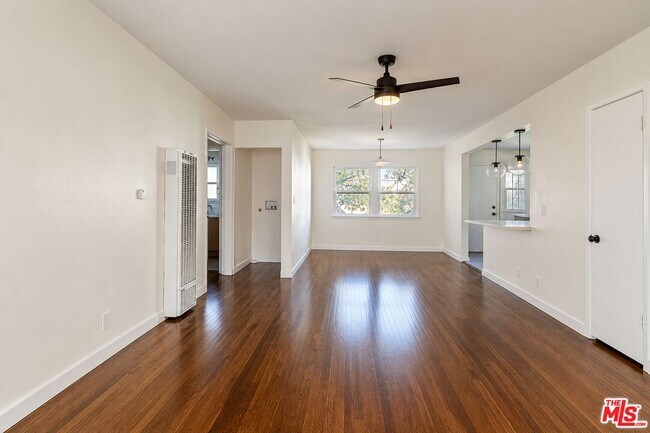 Foto del edificio - 5824 Bowcroft St