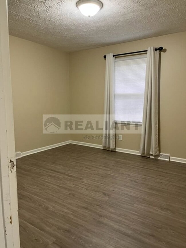 Foto del edificio - 108 Oakwood Dr