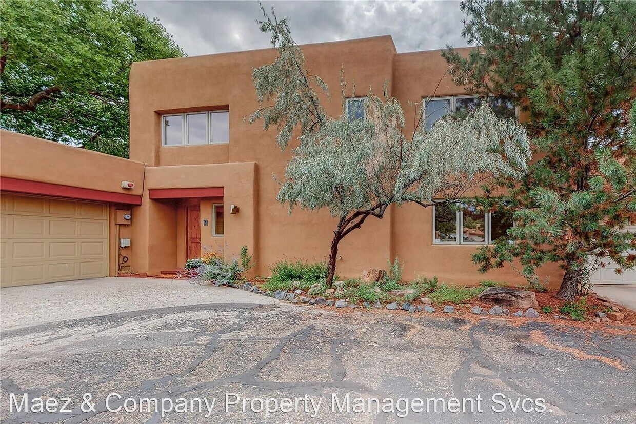 Foto principal - 3 br, 2 bath House - 2712 Herradura unit C