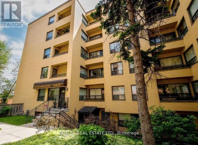 Photo du bâtiment - 740 Eglinton Ave W