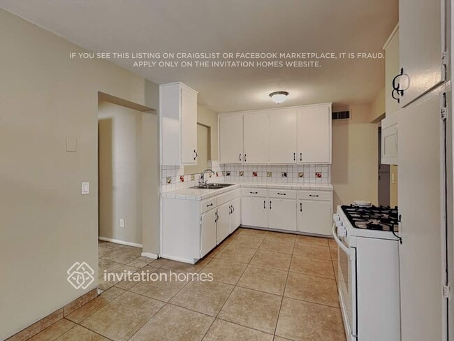 Building Photo - 4126 N Mitchell St