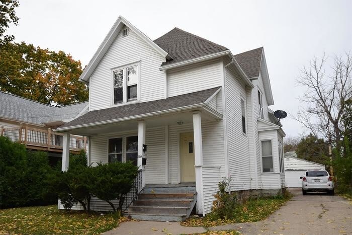 Primary Photo - 730 W Franklin St