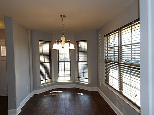 Building Photo - 706 Oak Cove Ln NW