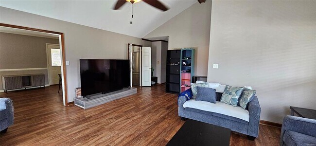 Foto del edificio - 738 Summer Ln