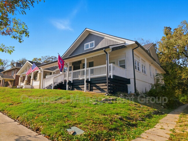 Building Photo - 3227 E 5th Ave