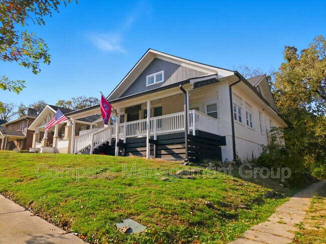 Foto del edificio - 3227 E 5th Ave